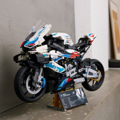 LEGO Technic 42130 BMW M 1000 RR 42130