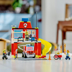 LEGO® City 60375 Hasičská stanice a auto hasičů