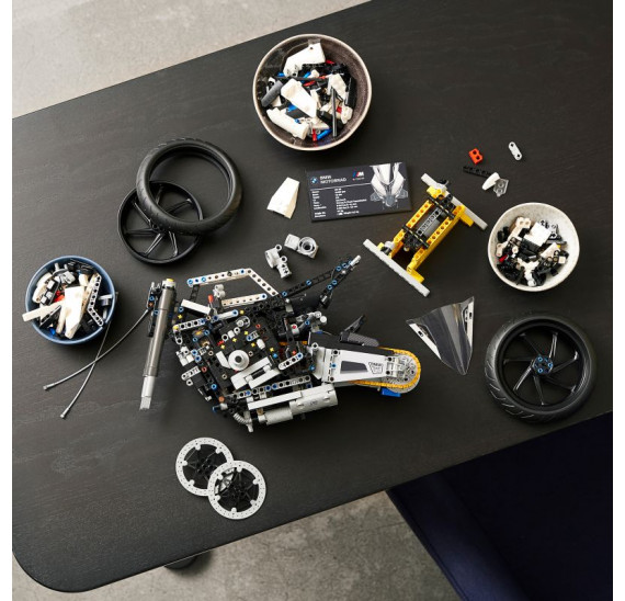 LEGO Technic 42130 BMW M 1000 RR 42130