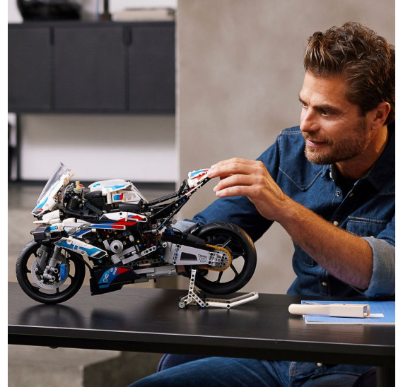 LEGO Technic 42130 BMW M 1000 RR 42130