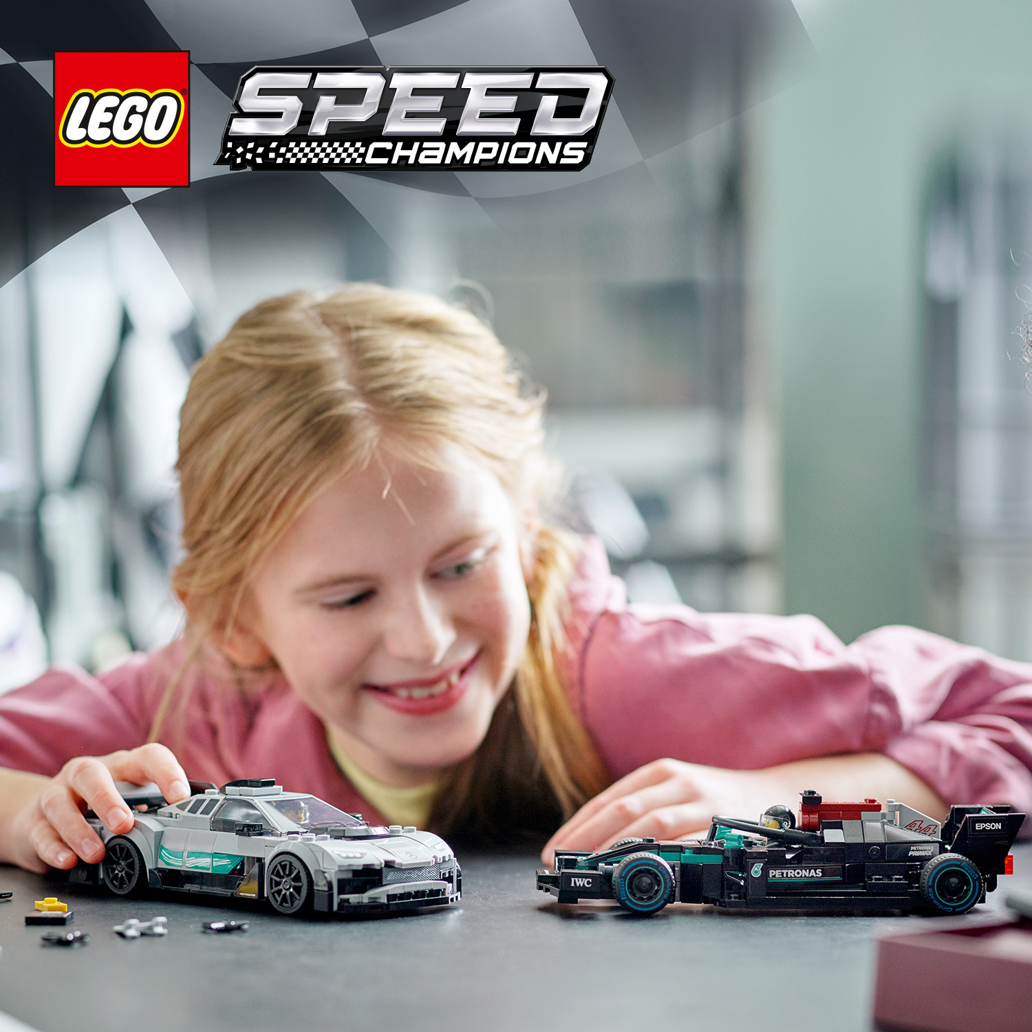 Stavebnice LEGO® se 2 závoďáky Mercedes-AMG